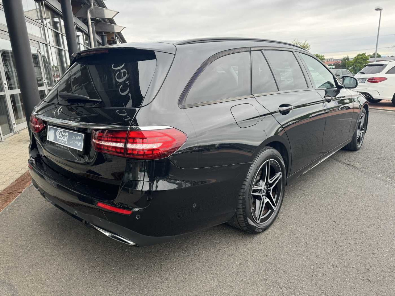 Mercedes-Benz E 300de T AMG+Pano+DistrPlus+Night +AHK+360+Ambi - 차량 : 사진 4 Mercedes-Benz E 300de T AMG+Pano+DistrPlus+Night +AHK+360+Ambi - 차량 : 사진 4