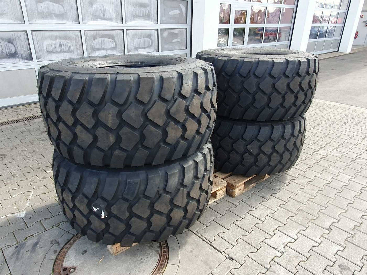 Mercedes-Benz Radlader Reifen mit Felge / NEU / lagernd - 휠 및 타이어 패키지 농업용 기계 용 : 사진 3 Mercedes-Benz Radlader Reifen mit Felge / NEU / lagernd - 휠 및 타이어 패키지 농업용 기계 용 : 사진 3