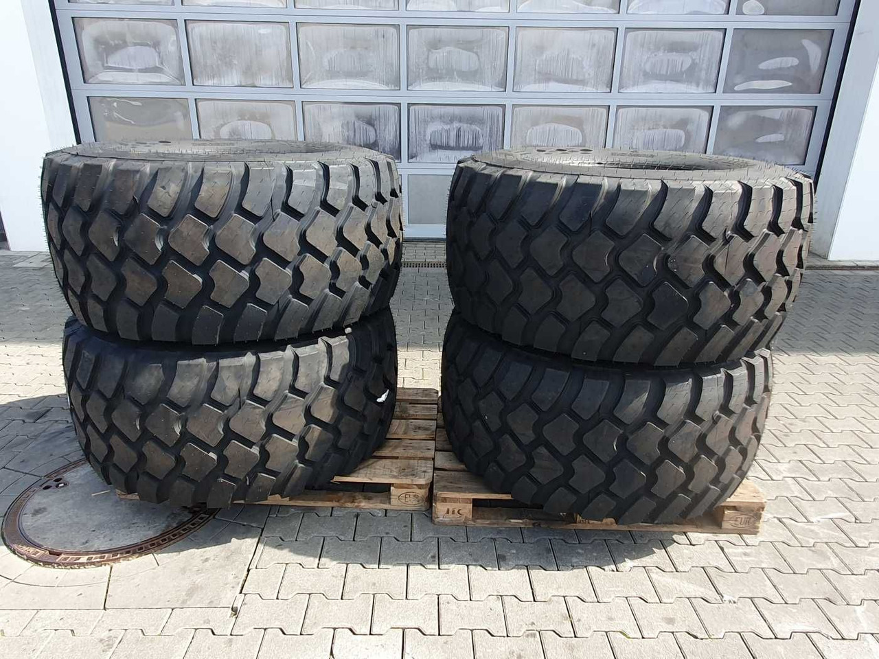 Mercedes-Benz Radlader Reifen mit Felge / NEU / lagernd - 휠 및 타이어 패키지 농업용 기계 용 : 사진 2 Mercedes-Benz Radlader Reifen mit Felge / NEU / lagernd - 휠 및 타이어 패키지 농업용 기계 용 : 사진 2