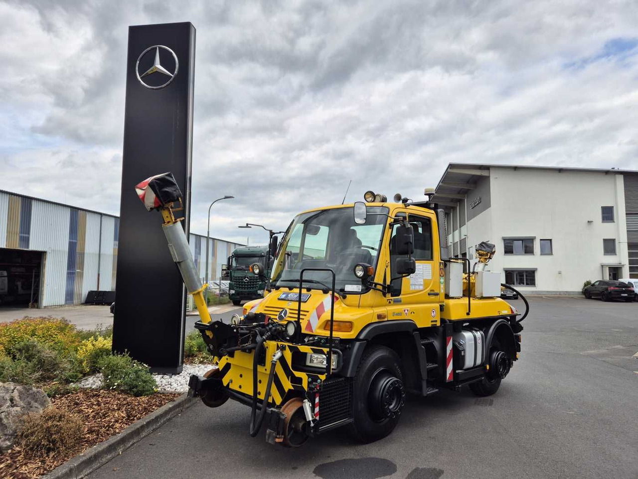 Mercedes-Benz Unimog U400 4x4 Zweiwege ZAGRO 800t/52 Achsen - 트럭 : 사진 1 Mercedes-Benz Unimog U400 4x4 Zweiwege ZAGRO 800t/52 Achsen - 트럭 : 사진 1
