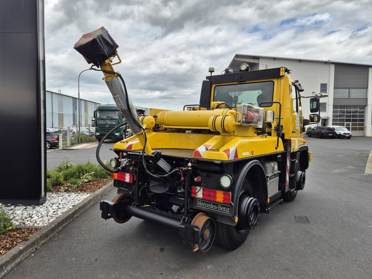 트럭 Mercedes-Benz Unimog U400 4x4 Zweiwege ZAGRO 800t/52 Achsen : 사진 9