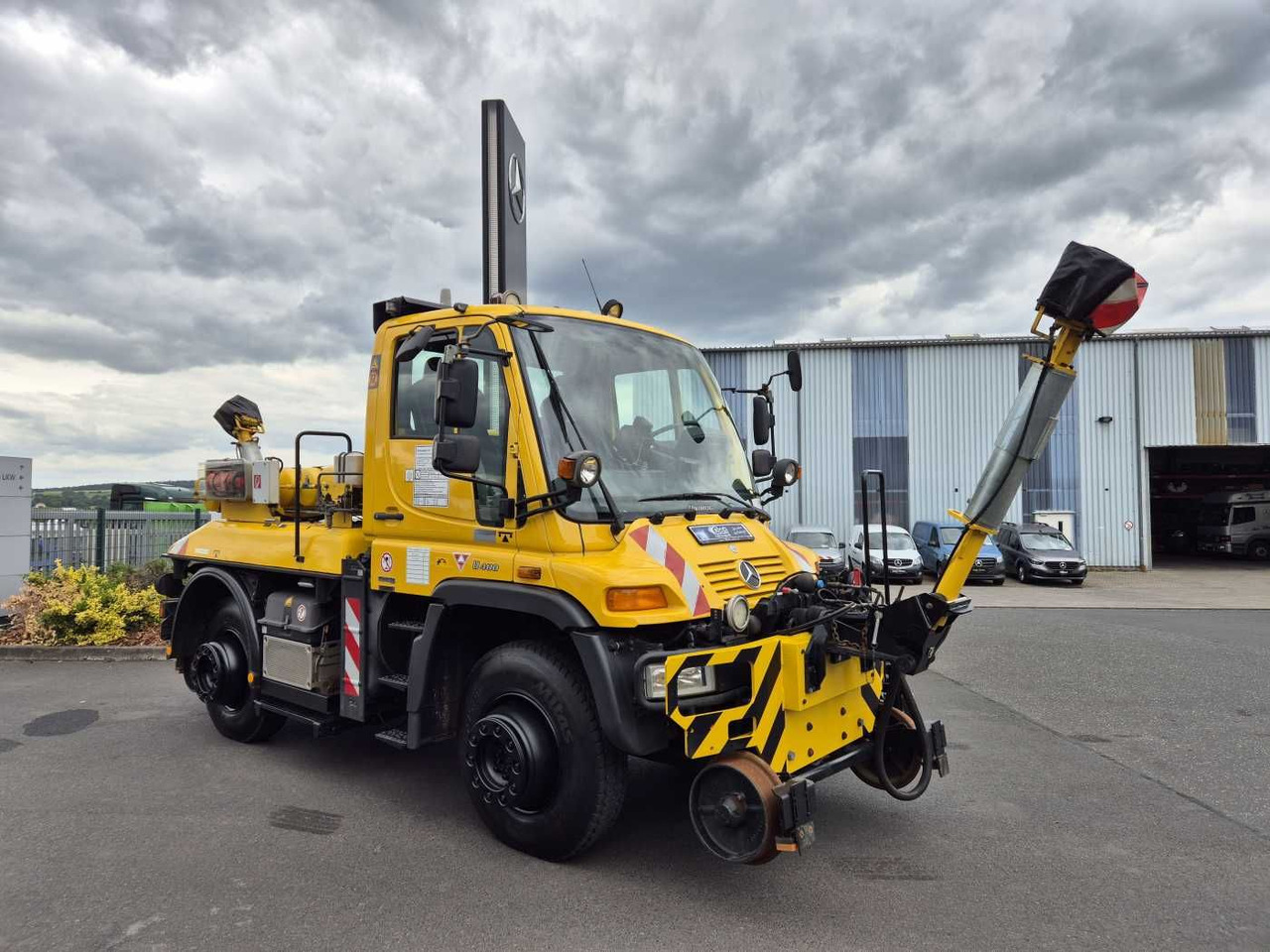 Mercedes-Benz Unimog U400 4x4 Zweiwege ZAGRO 800t/52 Achsen - 트럭 : 사진 3 Mercedes-Benz Unimog U400 4x4 Zweiwege ZAGRO 800t/52 Achsen - 트럭 : 사진 3