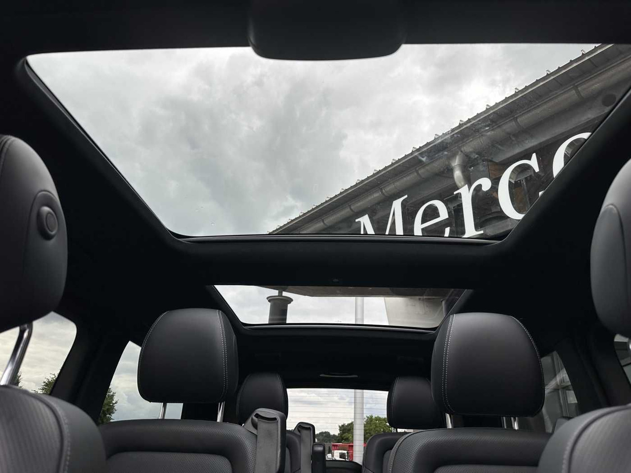 스테이션 왜건 Mercedes-Benz V 300 d 4MATIC EXCLUSIVE AMG Panorama DISTRONIC : 사진 11
