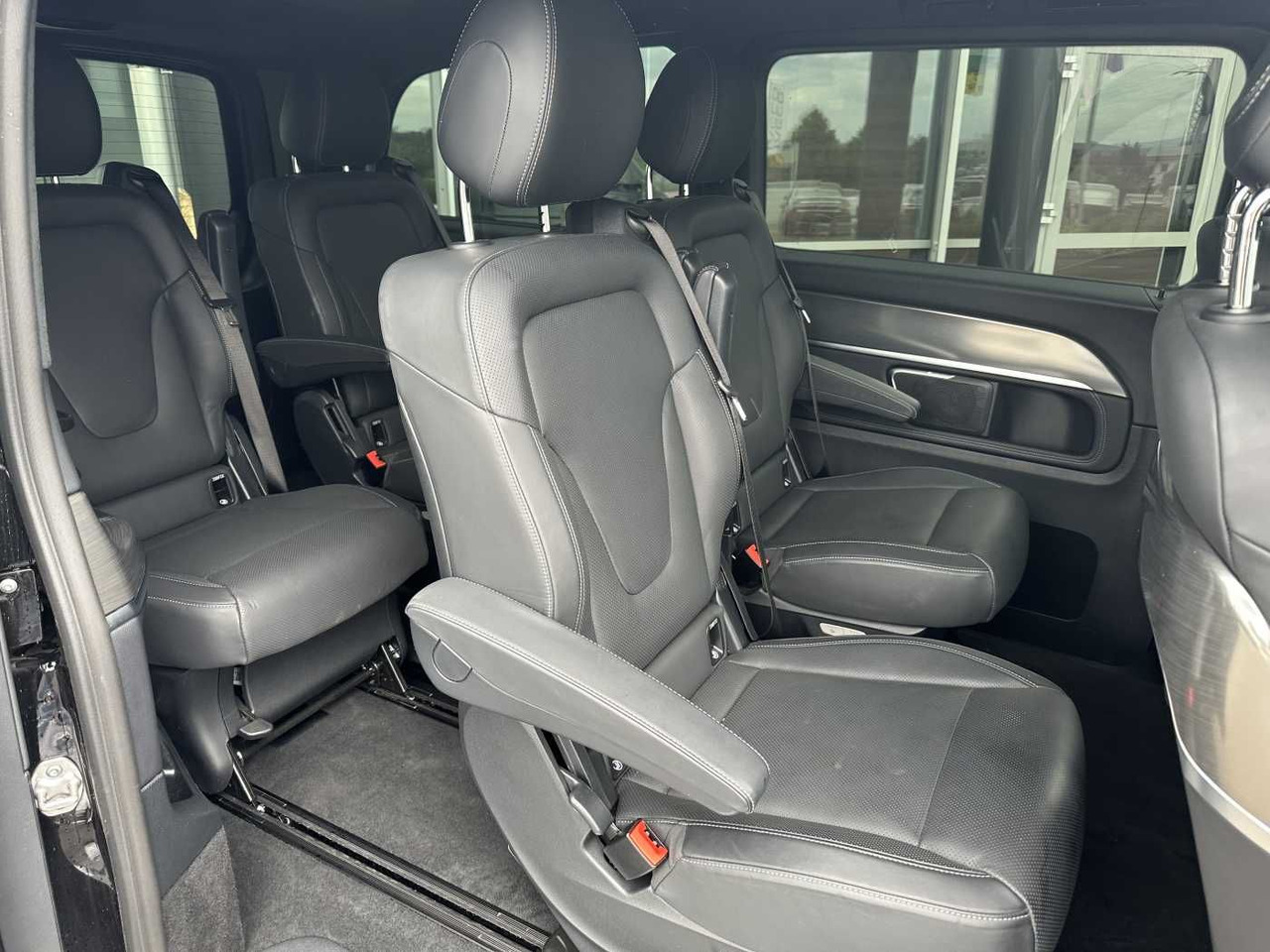 스테이션 왜건 Mercedes-Benz V 300 d 4MATIC EXCLUSIVE AMG Panorama DISTRONIC : 사진 8