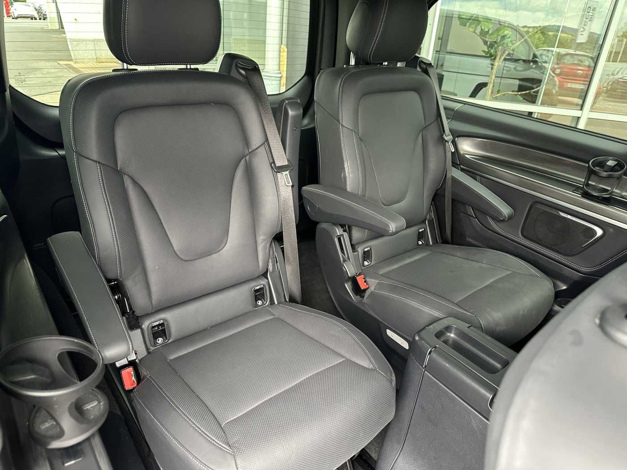 스테이션 왜건 Mercedes-Benz V 300 d 4MATIC EXCLUSIVE AMG Panorama DISTRONIC : 사진 7
