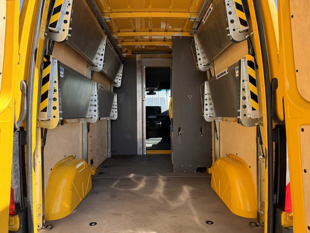 Mercedes-Benz eSprinter 312 KEP-AusbauPaket-Regal Kamera Klima - 패널 밴, 전기 밴 : 사진 5 Mercedes-Benz eSprinter 312 KEP-AusbauPaket-Regal Kamera Klima - 패널 밴, 전기 밴 : 사진 5