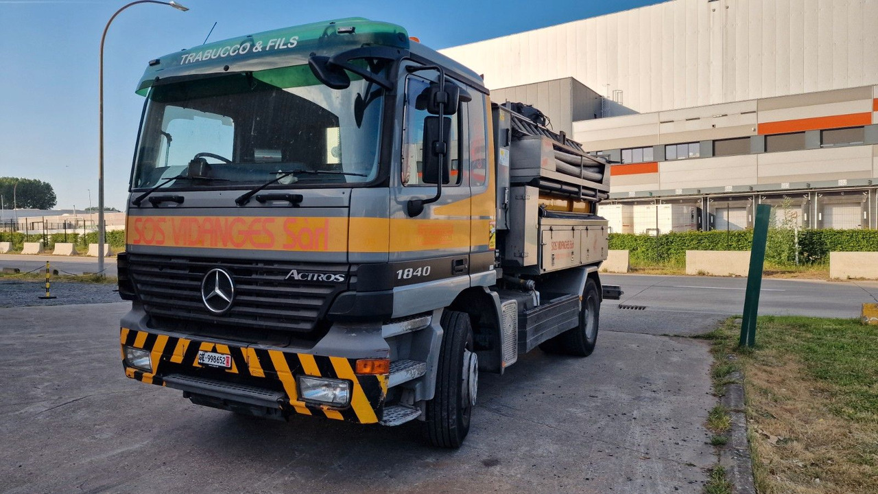 Mercedes-Benz Actros 18-40 - 진공 흡입 트럭 : 사진 2 Mercedes-Benz Actros 18-40 - 진공 흡입 트럭 : 사진 2