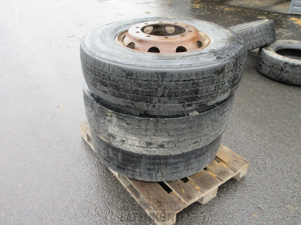 Renkaat vanteilla 295/80 R22,5 3kpl - 휠 및 타이어 패키지 건설기계 용 : 사진 3 Renkaat vanteilla 295/80 R22,5 3kpl - 휠 및 타이어 패키지 건설기계 용 : 사진 3