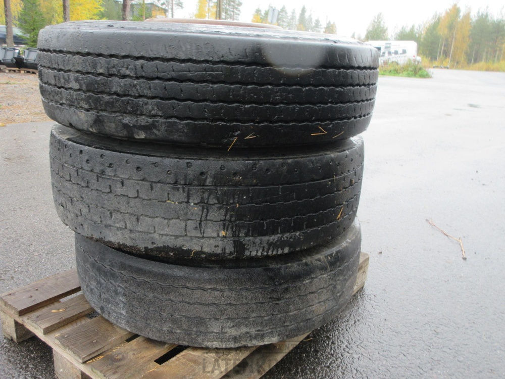 Renkaat vanteilla 295/80 R22,5 3kpl - 휠 및 타이어 패키지 건설기계 용 : 사진 5 Renkaat vanteilla 295/80 R22,5 3kpl - 휠 및 타이어 패키지 건설기계 용 : 사진 5