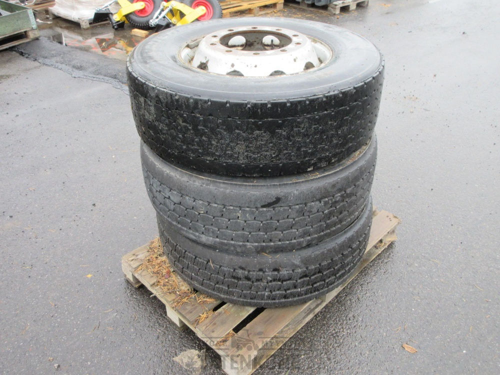 Renkaat vanteilla 315/70 R22,5 3kpl - 휠 및 타이어 패키지 건설기계 용 : 사진 2 Renkaat vanteilla 315/70 R22,5 3kpl - 휠 및 타이어 패키지 건설기계 용 : 사진 2