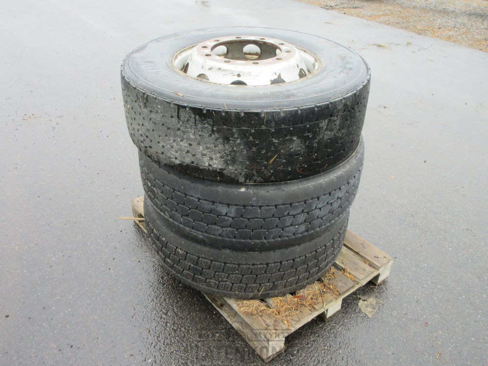 Renkaat vanteilla 315/70 R22,5 3kpl - 휠 및 타이어 패키지 건설기계 용 : 사진 1 Renkaat vanteilla 315/70 R22,5 3kpl - 휠 및 타이어 패키지 건설기계 용 : 사진 1