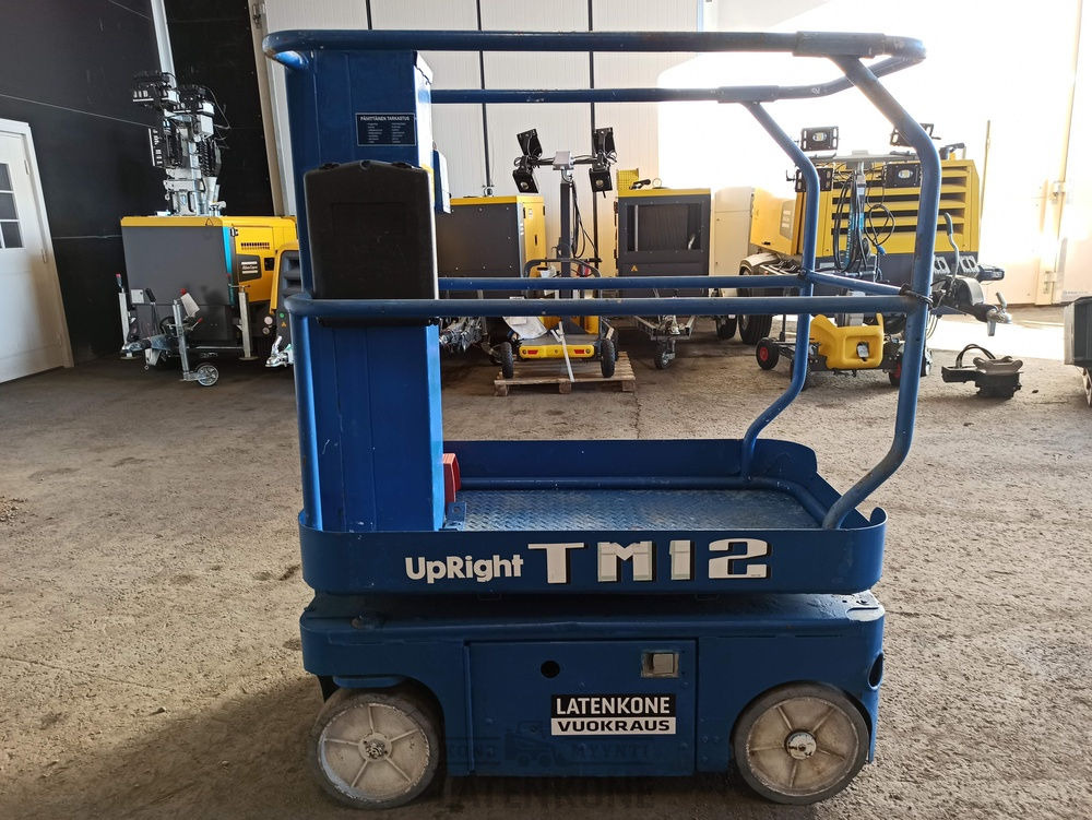 UpRight TM12 Akkusaksilava - 수직 마스트 리프트 : 사진 5 UpRight TM12 Akkusaksilava - 수직 마스트 리프트 : 사진 5