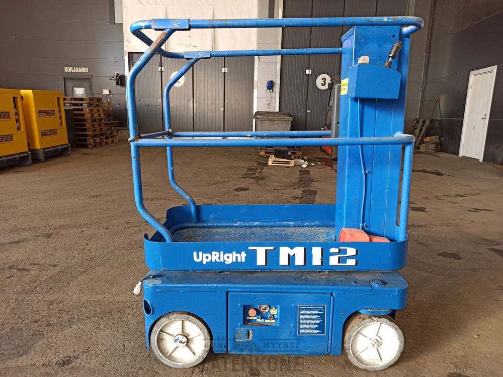 UpRight TM12 Akkusaksilava - 수직 마스트 리프트 : 사진 1 UpRight TM12 Akkusaksilava - 수직 마스트 리프트 : 사진 1