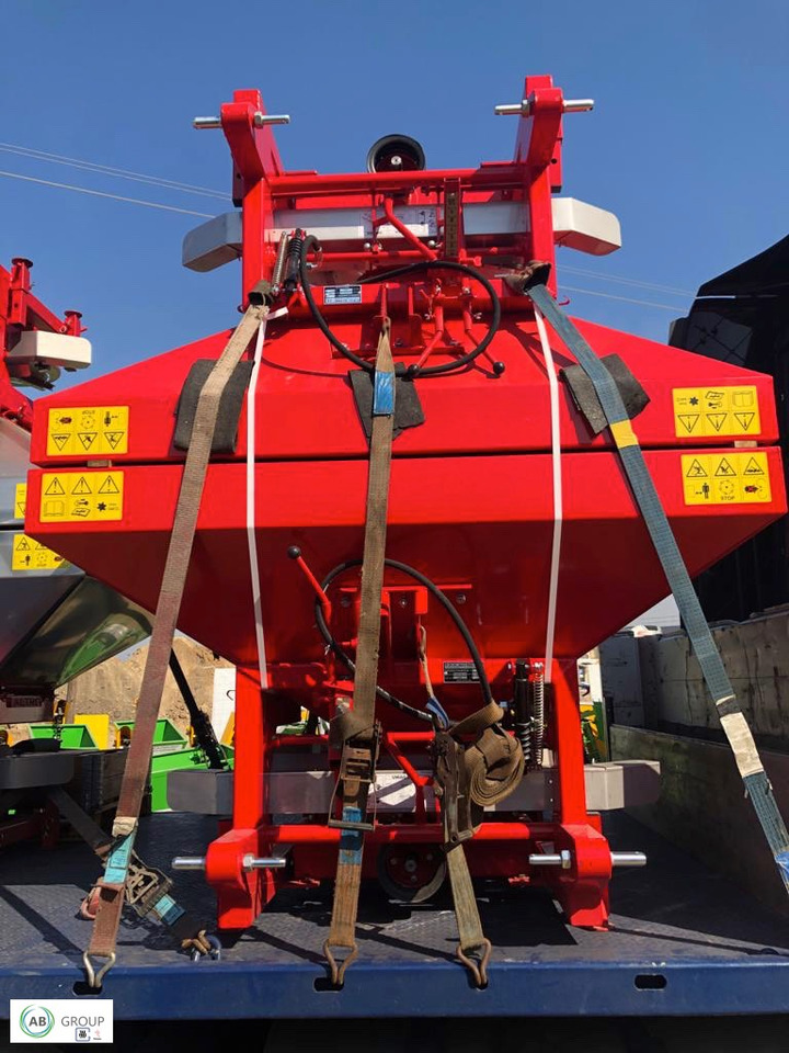 Altro fertilizer spreader RN-800 - 기타 기계 : 사진 1 Altro fertilizer spreader RN-800 - 기타 기계 : 사진 1