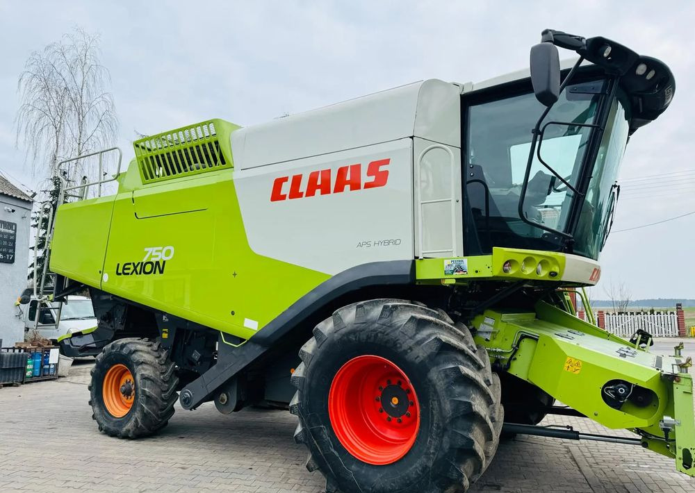 Claas LEXION 750 APS HYBRID - 목초수확기 : 사진 3 Claas LEXION 750 APS HYBRID - 목초수확기 : 사진 3