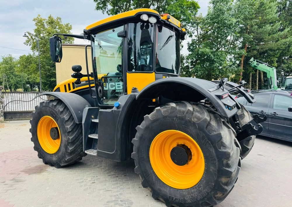 JCB 4220 - 장궤형 트랙터 : 사진 4 JCB 4220 - 장궤형 트랙터 : 사진 4