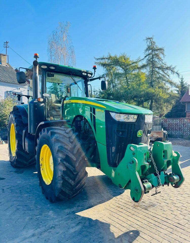 John Deere 8260R - 장궤형 트랙터 : 사진 3 John Deere 8260R - 장궤형 트랙터 : 사진 3