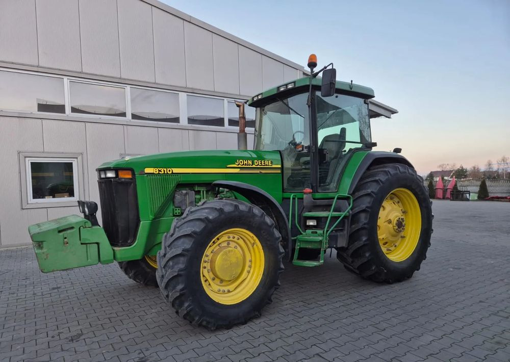 John Deere 8310 - 장궤형 트랙터 : 사진 1 John Deere 8310 - 장궤형 트랙터 : 사진 1