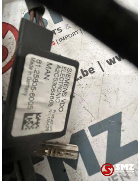 MAN Occ ECU besturingseenheid MAN TGS 0281020067 - ECU 트럭 용 : 사진 5 MAN Occ ECU besturingseenheid MAN TGS 0281020067 - ECU 트럭 용 : 사진 5