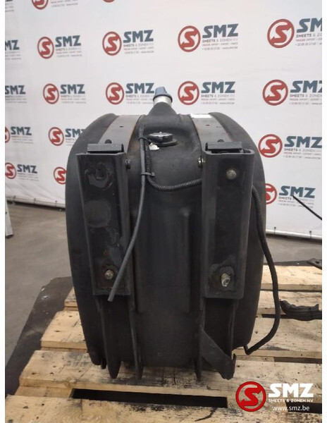 Mercedes-Benz Occ AdBluetank 95L Mercedes Actros MP3 A9304701415 - 연료 시스템 트럭 용 : 사진 2 Mercedes-Benz Occ AdBluetank 95L Mercedes Actros MP3 A9304701415 - 연료 시스템 트럭 용 : 사진 2
