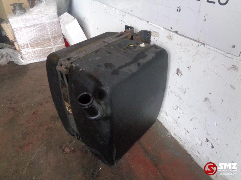 Mercedes-Benz Occ adbleu tank 85L - 요소수 탱크 트럭 용 : 사진 3 Mercedes-Benz Occ adbleu tank 85L - 요소수 탱크 트럭 용 : 사진 3