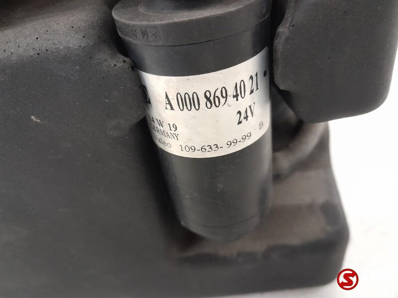 Mercedes-Benz Occ ruitensproeiervloeistoftank + waterpomp Merced - 와이퍼 트럭 용 : 사진 3 Mercedes-Benz Occ ruitensproeiervloeistoftank + waterpomp Merced - 와이퍼 트럭 용 : 사진 3