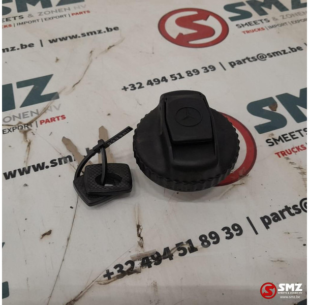 Mercedes-Benz Tankdop met sleutel Mercedes - 연료 시스템 트럭 용 : 사진 1 Mercedes-Benz Tankdop met sleutel Mercedes - 연료 시스템 트럭 용 : 사진 1
