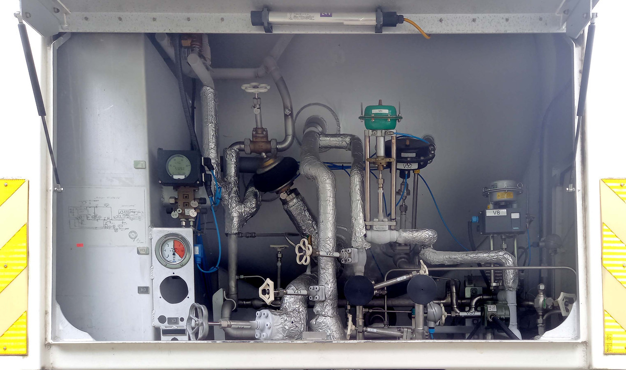 유조 세미 트레일러 Schwingenschlögel Gas tank semi-trailer used for LNG/CNG mobile filling station Methan Gas Cryogenic : 사진 9 유조 세미 트레일러 Schwingenschlögel Gas tank semi-trailer used for LNG/CNG mobile filling station Methan Gas Cryogenic : 사진 9