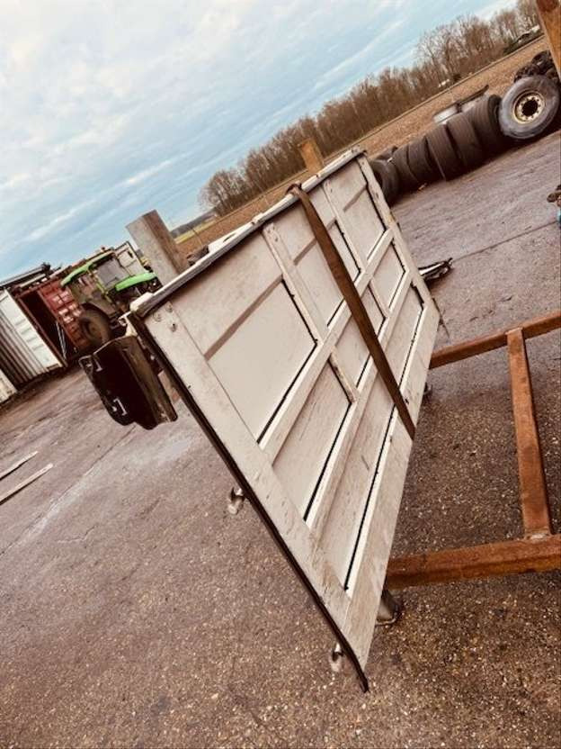 Krone Achterdeur links  - 보디 및 외관 트럭 용 : 사진 2 Krone Achterdeur links  - 보디 및 외관 트럭 용 : 사진 2