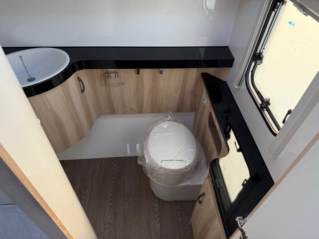 신규 캐러밴 HOBBY DE LUXE 495 WFB 2025 : 사진 9 신규 캐러밴 HOBBY DE LUXE 495 WFB 2025 : 사진 9