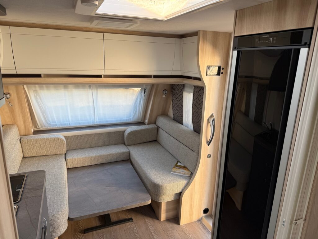 신규 캐러밴 HOBBY DE LUXE 495 WFB 2025 : 사진 8 신규 캐러밴 HOBBY DE LUXE 495 WFB 2025 : 사진 8