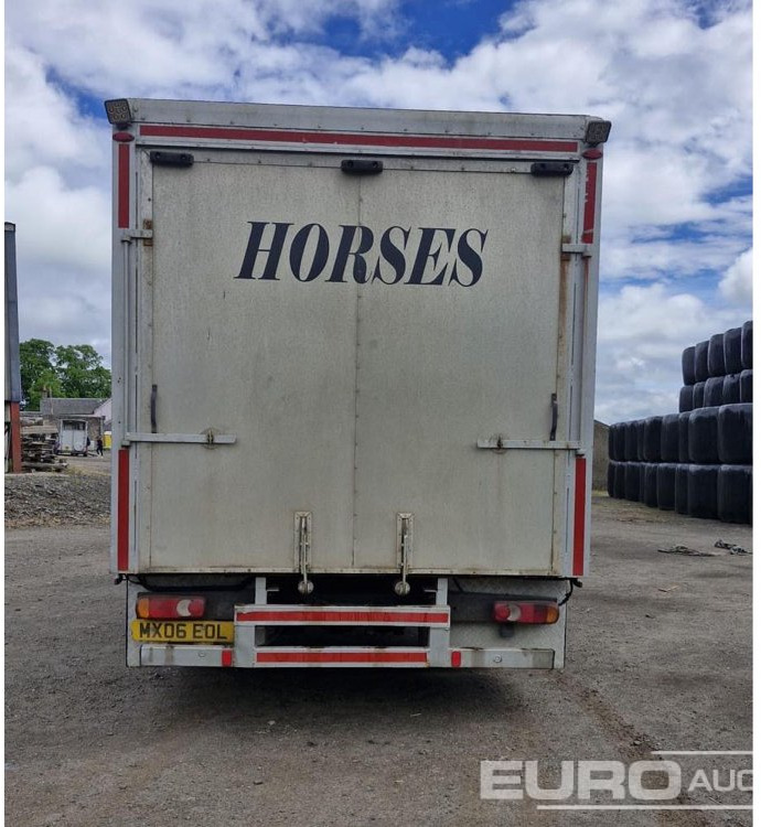 2006 DAF 45.150 - 가축 트럭 : 사진 2 2006 DAF 45.150 - 가축 트럭 : 사진 2