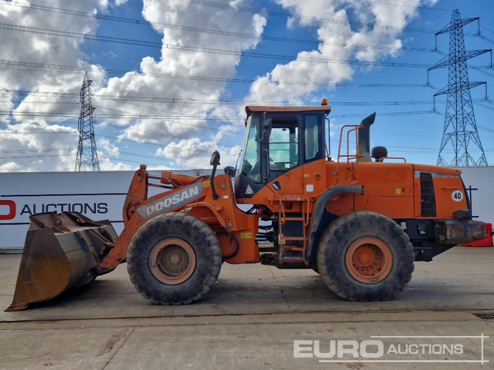 2015 Doosan DL300-3 - 휠 로더 : 사진 2 2015 Doosan DL300-3 - 휠 로더 : 사진 2