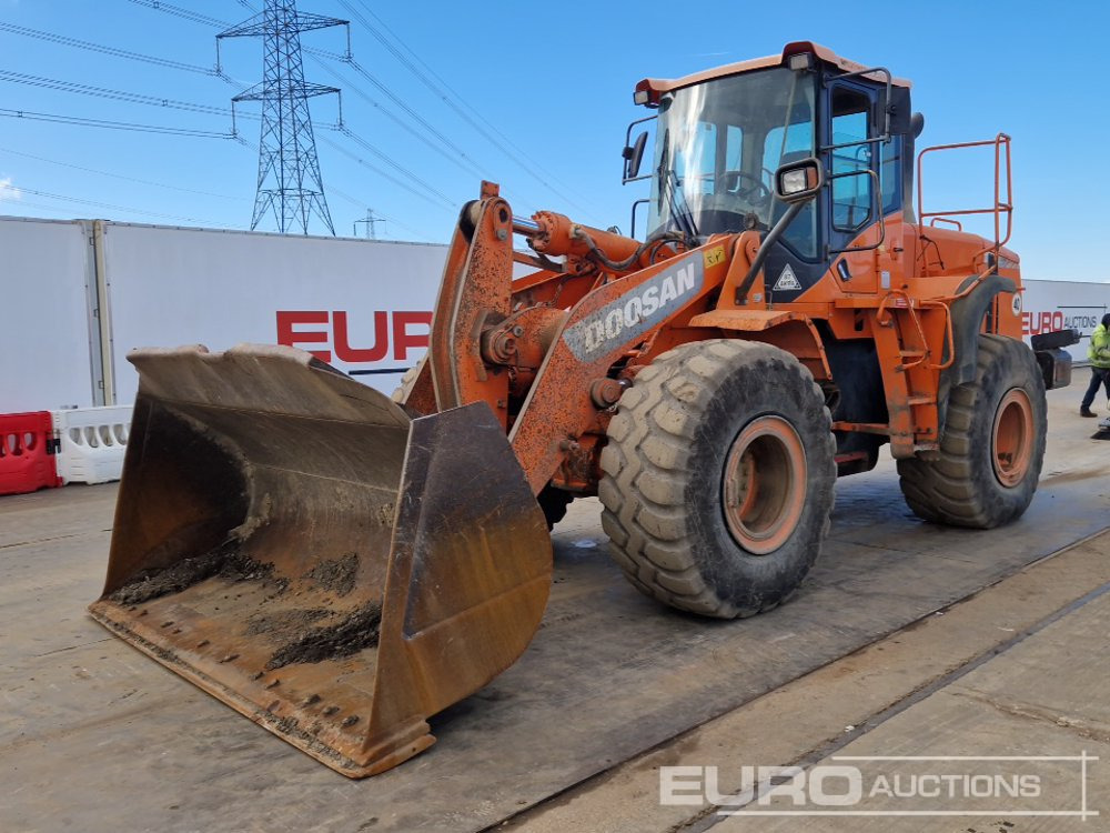 2015 Doosan DL300-3 - 휠 로더 : 사진 1 2015 Doosan DL300-3 - 휠 로더 : 사진 1