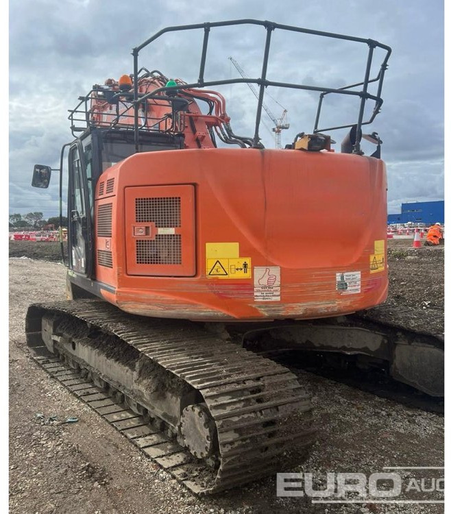 2017 Hitachi ZX225USLC-6 - 크롤러 굴삭기 : 사진 2 2017 Hitachi ZX225USLC-6 - 크롤러 굴삭기 : 사진 2
