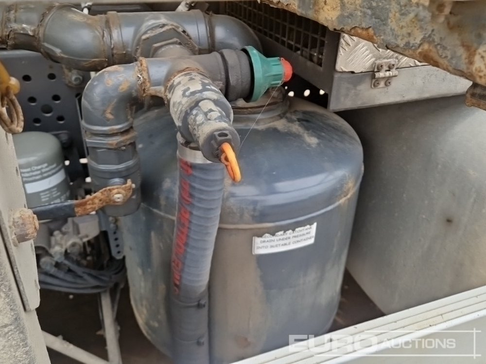 유조트럭 2017 Mercedes Arocs 3240 : 사진 22