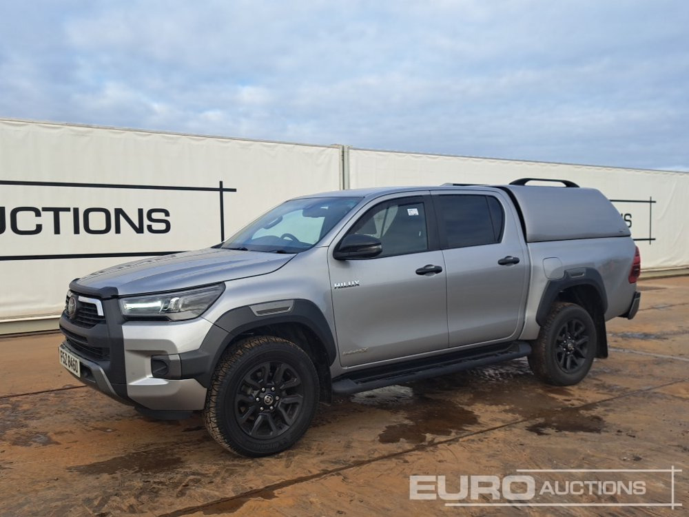 2022 Toyota Hilux Invincible X - 픽업트럭 : 사진 1 2022 Toyota Hilux Invincible X - 픽업트럭 : 사진 1