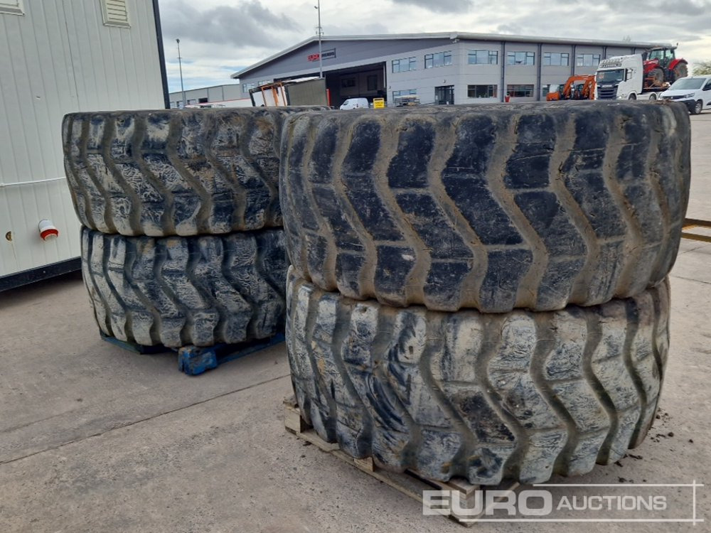 23.5 R25 Tyres (4 of) - 타이어 : 사진 2 23.5 R25 Tyres (4 of) - 타이어 : 사진 2