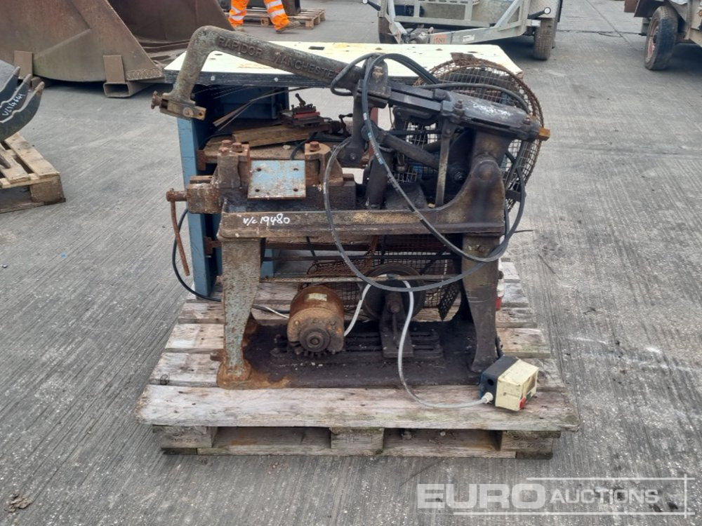 415 Volt Workshop Saw, Tool Cabinet - 건설장비 : 사진 1 415 Volt Workshop Saw, Tool Cabinet - 건설장비 : 사진 1