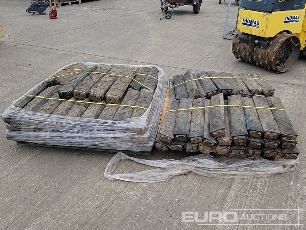 700mm Rubber Block Pads (2 Pallets of) - 조회하기 건설기계 용 : 사진 4 700mm Rubber Block Pads (2 Pallets of) - 조회하기 건설기계 용 : 사진 4