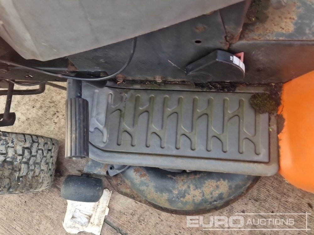 정원 모어 Husqvarna Petrol Ride on Lawnmower (Non Runner) : 사진 11
