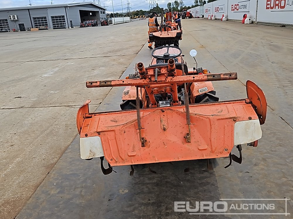 Kubota B1402-M - 스트래들 트랙터 : 사진 4 Kubota B1402-M - 스트래들 트랙터 : 사진 4