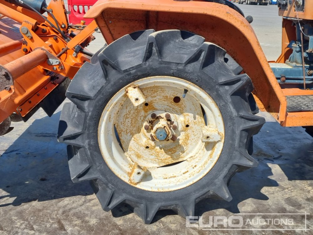스트래들 트랙터 Kubota B1502 : 사진 11