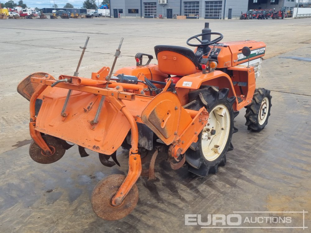 Kubota B1502 - 스트래들 트랙터 : 사진 5 Kubota B1502 - 스트래들 트랙터 : 사진 5