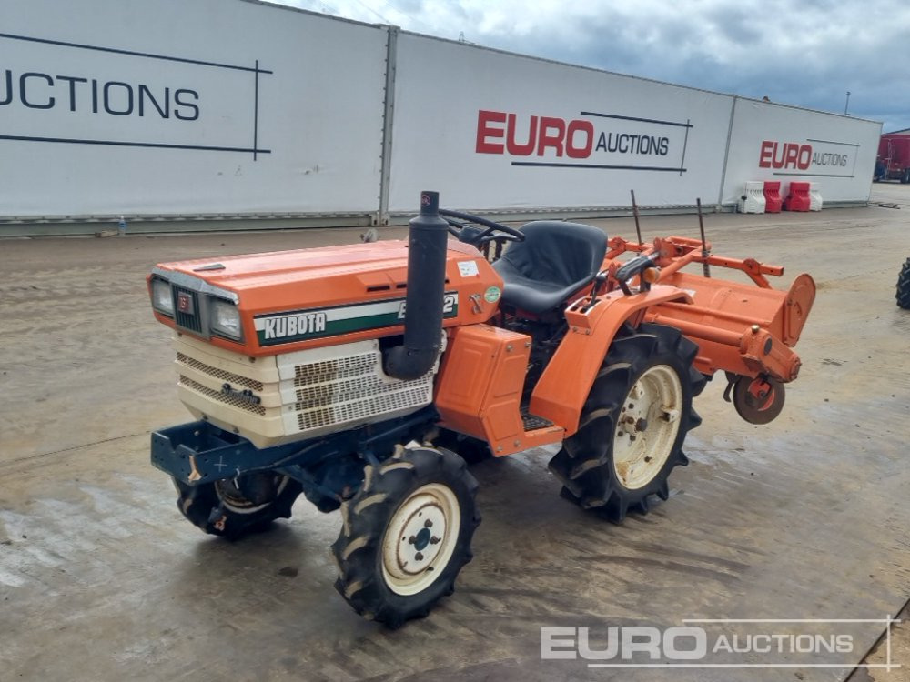 Kubota B1502 - 스트래들 트랙터 : 사진 1 Kubota B1502 - 스트래들 트랙터 : 사진 1