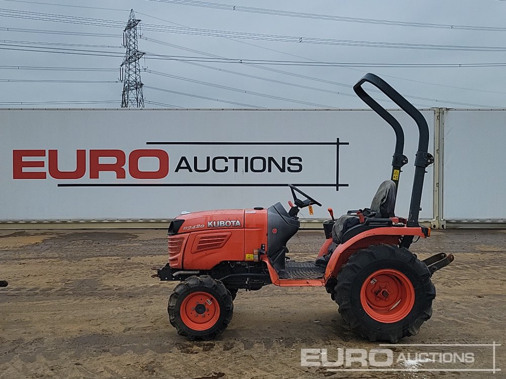 Kubota B2420 - 스트래들 트랙터 : 사진 2 Kubota B2420 - 스트래들 트랙터 : 사진 2