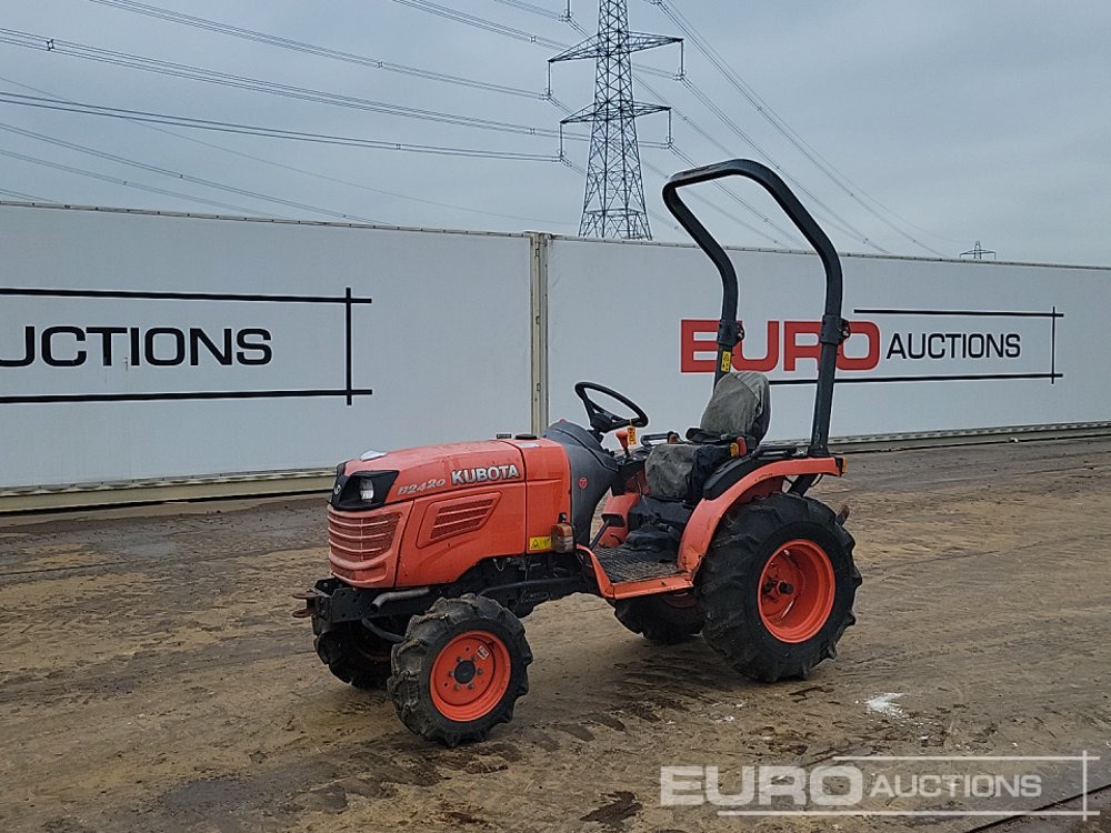 Kubota B2420 - 스트래들 트랙터 : 사진 1 Kubota B2420 - 스트래들 트랙터 : 사진 1