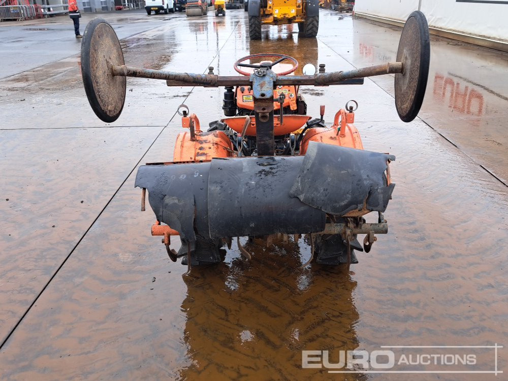 Kubota B6000 - 스트래들 트랙터 : 사진 4 Kubota B6000 - 스트래들 트랙터 : 사진 4