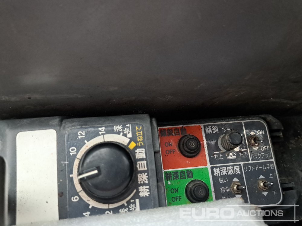 스트래들 트랙터 Mitsubishi MT246 : 사진 19