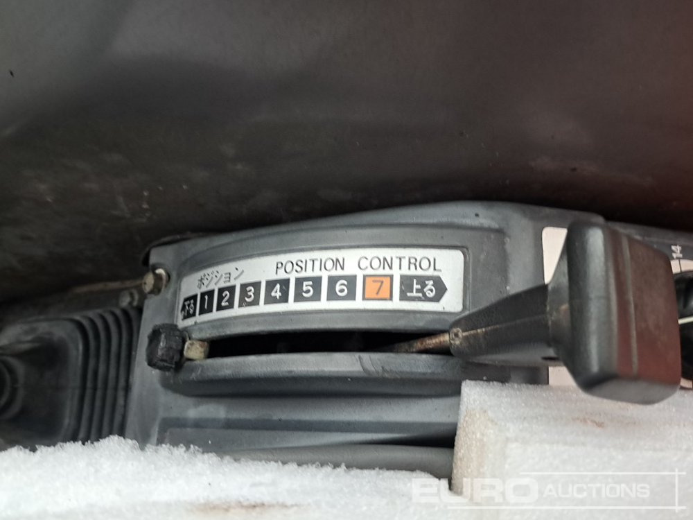 스트래들 트랙터 Mitsubishi MT246 : 사진 18